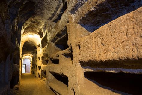  De Catacomben van San Callisto: Een Mystereuze Reis door de Geschiedenis!