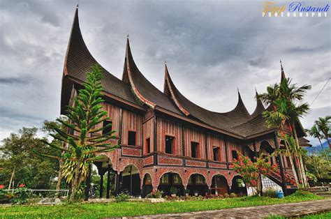  De Rumah Gadang: Een historische glimp in het hart van Minangkabau!