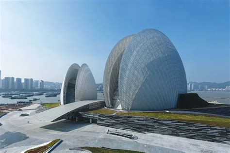  De Zhuhai Opera House: Een architectonisch meesterwerk aan deZhujiang Rivier!