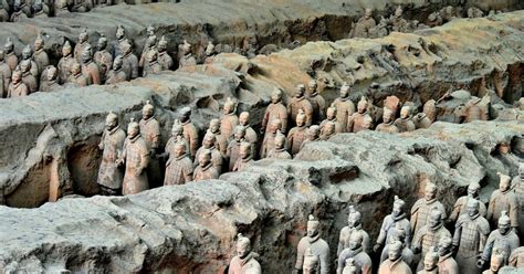 Het Qin Shi Huang Mausoleum: De rustplaats van een keizer en een fascinerende kijk op de Chinese geschiedenis!