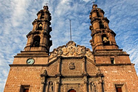 De Catedral de Nuestra Señora de la Asunción: Een Verwonderlijke Oase van Godsdienst en Kunst!