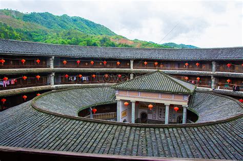 De Hakka-Toren van Yongding: Een architectonisch wonder en een kijkje in de geschiedenis!