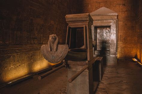  De Tempel van Horus: Een Mysterieuze Reis Doorheen de Tijd!