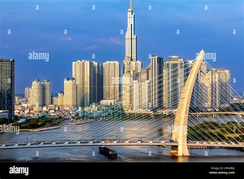  De Thu Thiem Bridge: Een architectonisch meesterwerk met adembenemende stadsgezichten!