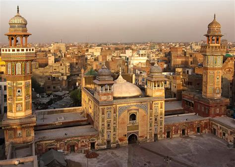  De Wazir Khan-moskee: Een Oase van Kalmte en Architecturale Pracht in Old Lahore