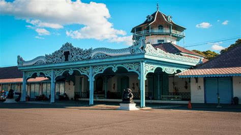 Keraton Kasunanan Surakarta, Een Reis Doorheen Tijd en Traditionele Pracht!